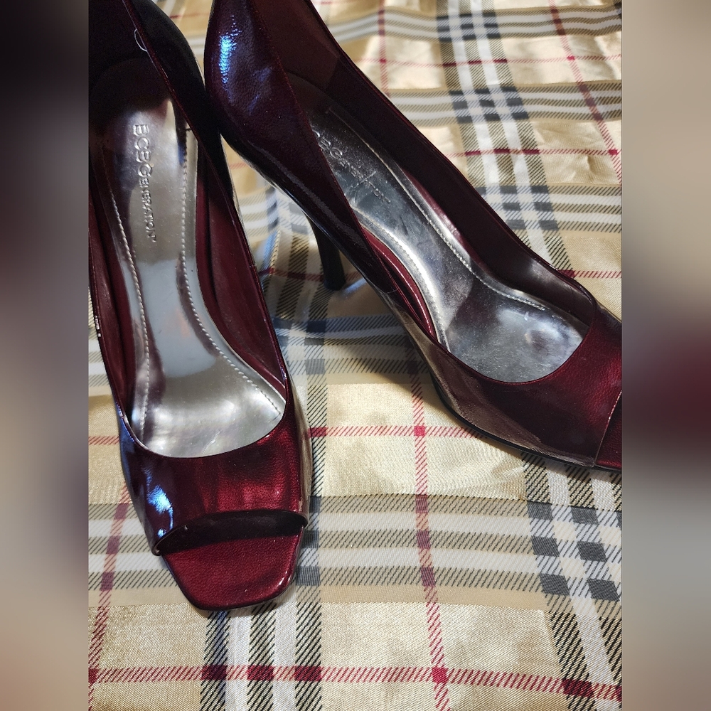 BCBG OPEN TOE HEELS